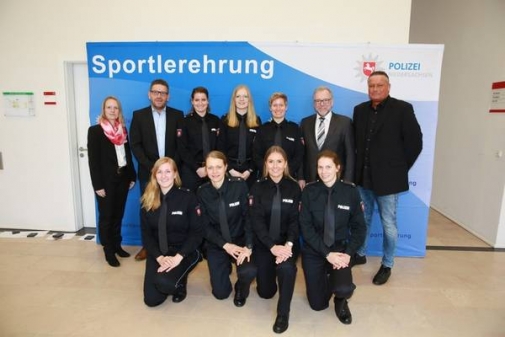 Handballlegende Steffi Janßen, hinten rechts, verstarb am 27.Februar im Alter von nur 53 Jahren