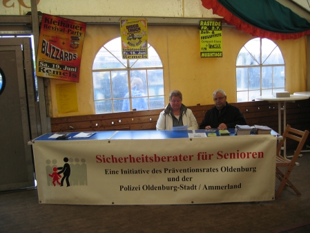 Unser Stand Festzelt 2010 Edewecht,in Erwartung was da kommt.