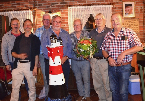 Von links: Fiddy Bümmerstede, Nils Naumann, Günther Spelde, Heino Suhr, Hans-Jürgen Mesenbrink (künftiger Schriftführer), Günter Asseln (scheidender Schriftführer), Rudi Winkler