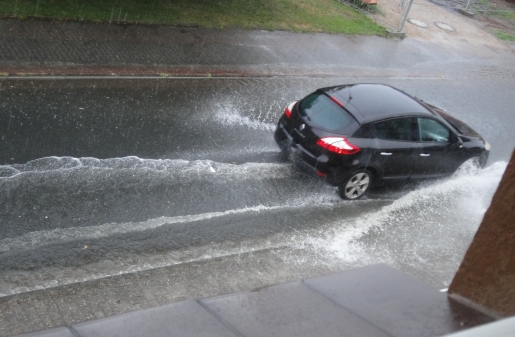 17.8.2020: Die durch heftige Regenfälle überschwemmte Norderstraße in Westerstede.
