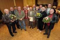 Die Namen von links nach rechts: Walter Bader, Dieter Beckert, Peter Bahr, Uwe Mader, Karl Wenzel, Hans-Herbert Becker, Hans Hellwig, Rolf Schoone, Fritz Kraul, Helmut Knocke, Günther Fuhrberg, Andreas Rehling und Edgar Schultz (Fotograf: Thorsten Helmerichs)