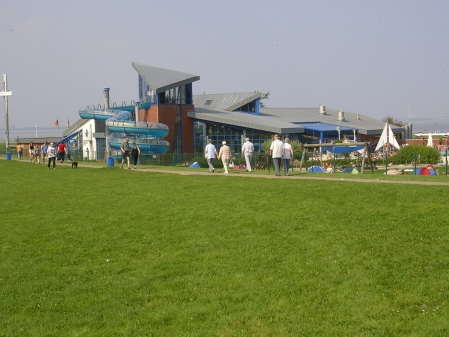Spaziergänger in Dangast am Quellbad !