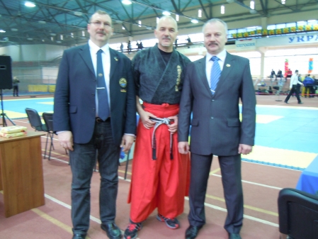 Das Bild zeigt: Von rechts Sergii Zaitsev 10. Dan (Ukraine), Prof. Dr. Stanislav Holodkov Soke 10. Dan (USA) und Renshi Peter Kluß (Germany)  