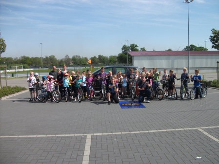 Das Bild zeigt alle Teilnehmer und Ausbilder dieses Lehrganges.