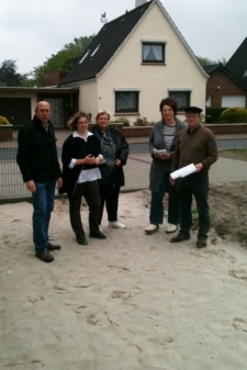 Ortsbesichtigung des Vorstands mit dem Bauherren F.Bohmann und Herrn Sundermann