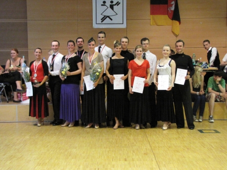 Anja und Ulrich (2.Paar von links)