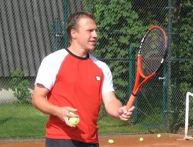 Sieg in drei engen Sätzen Mark Gröber