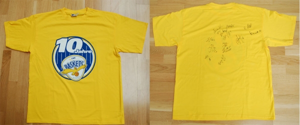 Um dieses T-Shirt (Vorder- und Rückseite) geht es. (Bild: EWE Baskets)