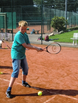 Class übt die Rückhand
