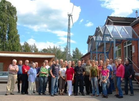 Die Grüne Gruppe vor dem AIRCON-Firmensitz