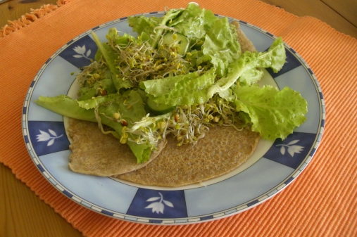 Dinkelpfannekuchen mit SprossenSalat