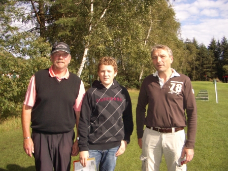 Finn Lassen mit Pro B. Schul u. Jugendwart M. Mertens