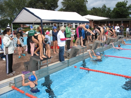 Schwimmabteilung des VfL Rastede bei Schwimmwettkampf in Edewecht dabei