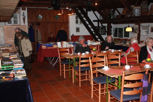Büchermarkt und Kaffeetafel, wie im Januar 2011