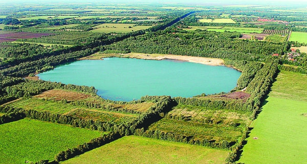 Mal wieder im Mittelpunkt: Der Rote Steinwegsee      BILD: NWZ-Archiv