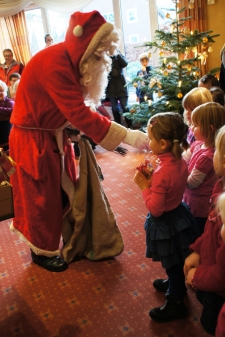 Der Weihnachtsmann war unterwegs. (Bild: Dirk Busker)