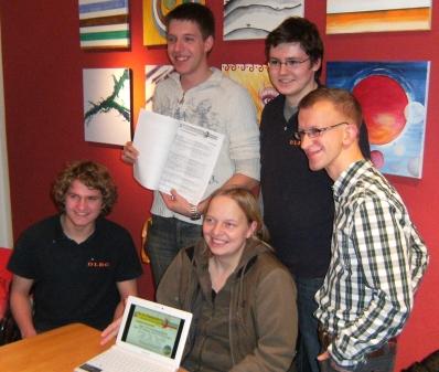 Vertreter der Jugendinitiative und der DLRG Jugend bei der Pressekonferenz