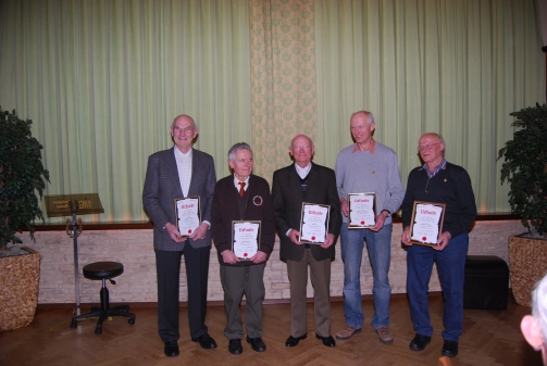 Die geehrten Jubilare, v.l. Heino Völkers, Hinrich Reiners, Willi Puls, Dieter Buschmann, Hermann Köhler