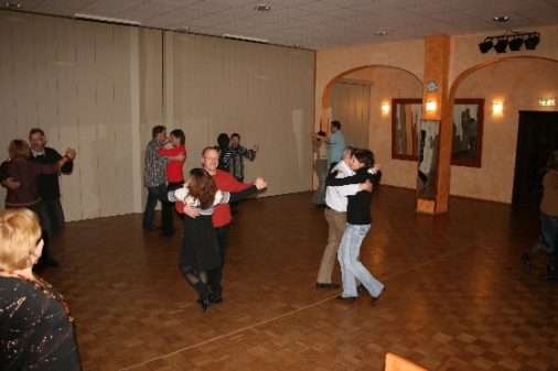 Gemeinsam Spaß haben beim Tanzen im Verein