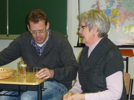 Jurastudent Frerichs (Torsten Bölts) und Oma Ludwig (Ursel de Haan)