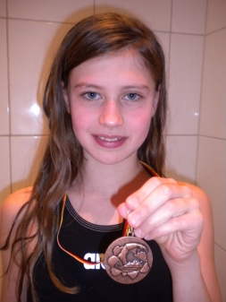 Merle mit ihrer Bronzemedaille