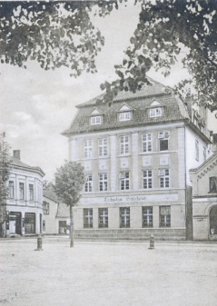 Hier war die Mantel- Fabrik, sowie das Stadtbad