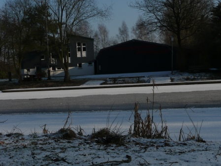 Bootshaus und vereiste Hunte