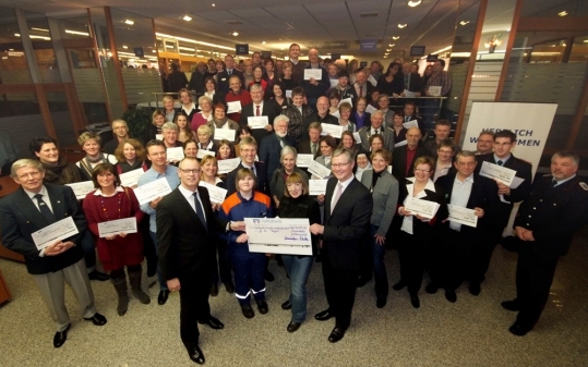 Gruppenfoto der Spendenübergabe