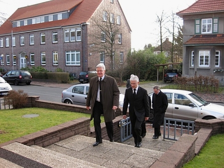Ankunft des Bez.Apostels und seiner Begleitung