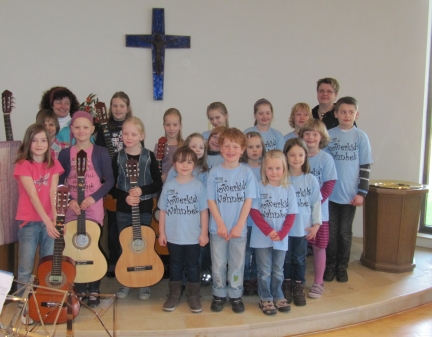 Gitarrenkreis und Powerkids musizieren den Frühling herbei