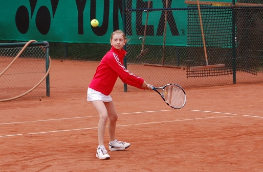 Annika Baak in Aktion auf dem Tenniscourt