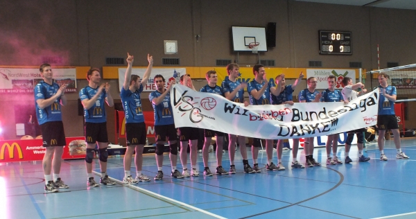 Eine Dankeschön von der Mannschaft an die Zuschauer. Auch in der kommenden Saison gibt es Bundesliga-Volleyball im Ammerland zu sehen. 