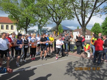 Start des Teilnehmerfeldes in Apen