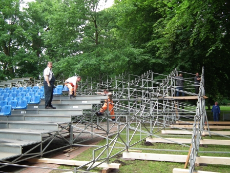 Aufgau der Tribüne (Foto Andreas Felchner)