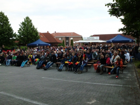 EM-Halbfinale - Public Viewing in Apen