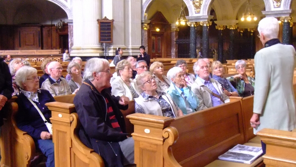 Aufmerksame Zuhörer im Berliner Dom