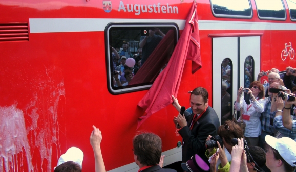 Regionalexpress getauft. (Bild: Klaus Dumrath)