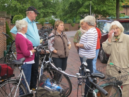 Den Schlangen auf der Spur- der Bürgerverein Etzhorn besucht mit dem Fahrrad 