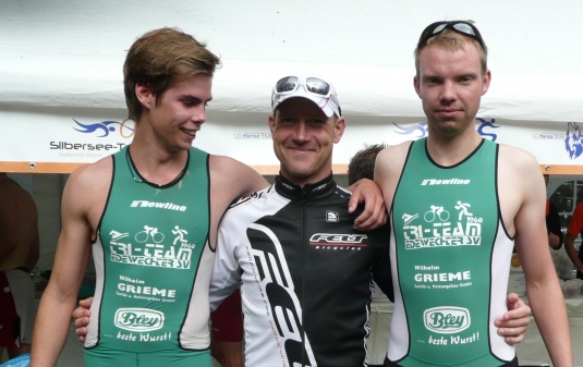 	Gesamtsieg als Staffel (von links) Kersten Scholz, Nico Henze und Johannes Pancratz