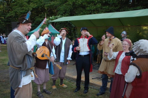 Würdenträger trinken auf den Frieden