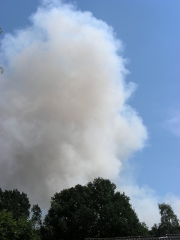 Um 14:27 Uhr sah man aus ca. 3km Entfernung diese Rauchwolke