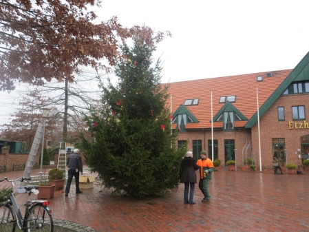 Der Weihnachtsbaum vor dem Etzhorner Krug
