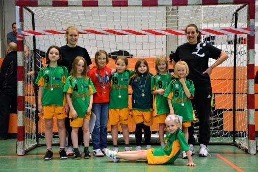 Die VfL Minis mit den Trainerinnen