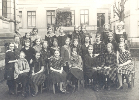 Mädchenklasse  Eversten,fotogr.v. Alfred Weidner , Eversten, so stand es auf dem Foto